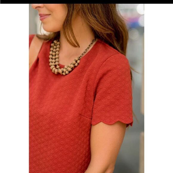 BETSEYS BOUTIQUE SHOP SHORT SLEEVE TEXTURED SCALLOP HEM DRESS SIZE M RUST - Picture 5 of 12